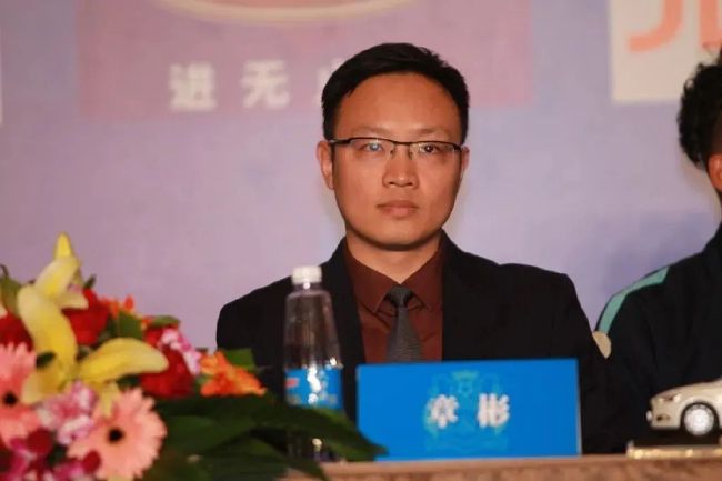 互换娇妻的呻吟声越来越大
