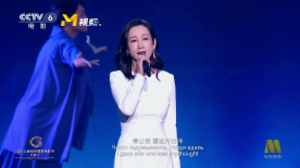 年轻娇小亚洲人青少年